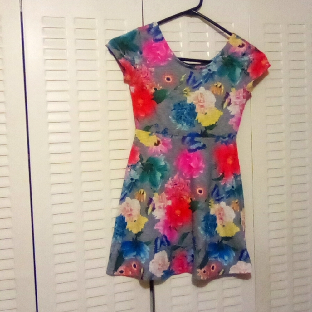 Summer dress or wear it as a summer top with leggings